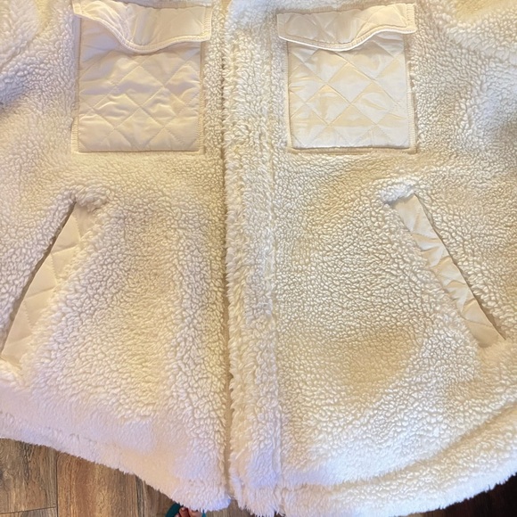 ALO~ Sherpa Edge Shacket Ivory Size XS (2-4) QUILTED Pockets and Elbows. - Picture 14 of 16
